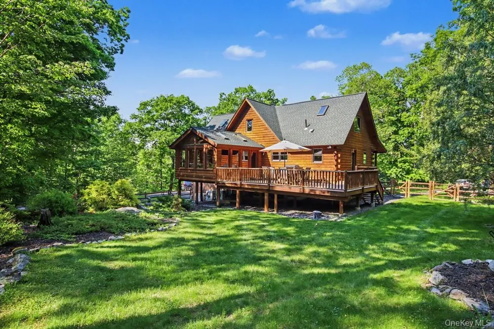 33 Cimarron Road Putnam Valley, NY 10579