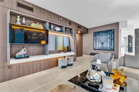 17121 Collins Ave #2708