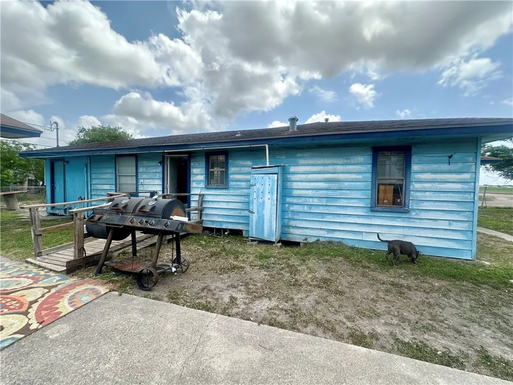 801 Ruben Chavez Robstown, TX 78380
