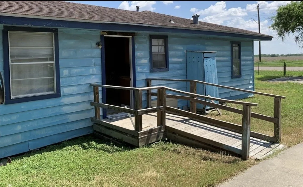 801 Ruben Chavez Robstown, TX 78380