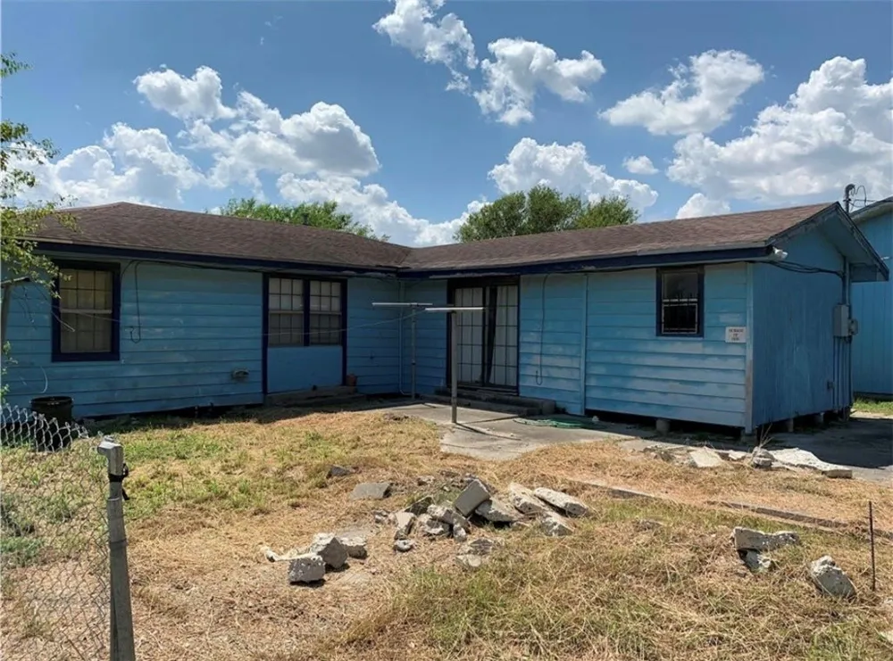 801 Ruben Chavez Robstown, TX 78380