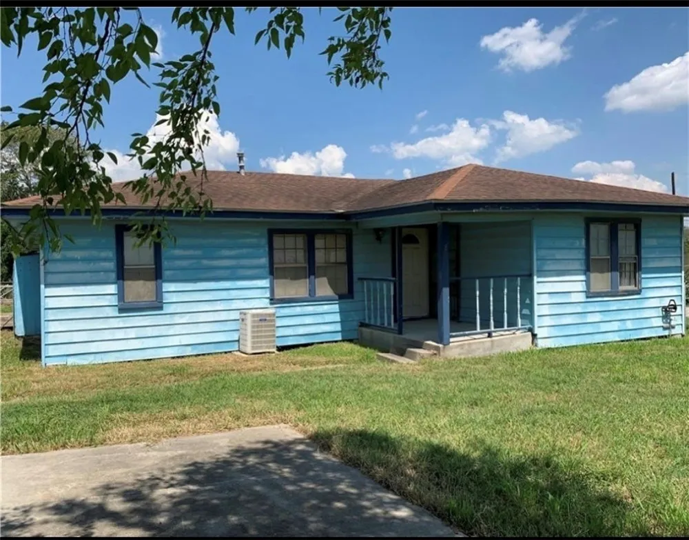 801 Ruben Chavez Robstown, TX 78380