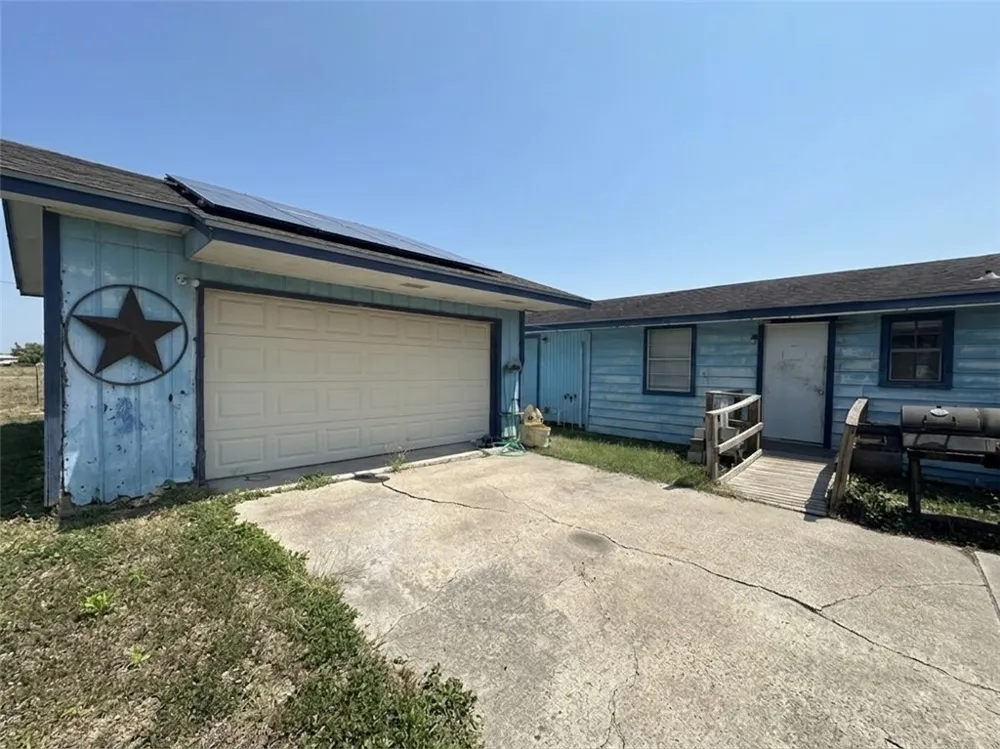 801 Ruben Chavez Robstown, TX 78380