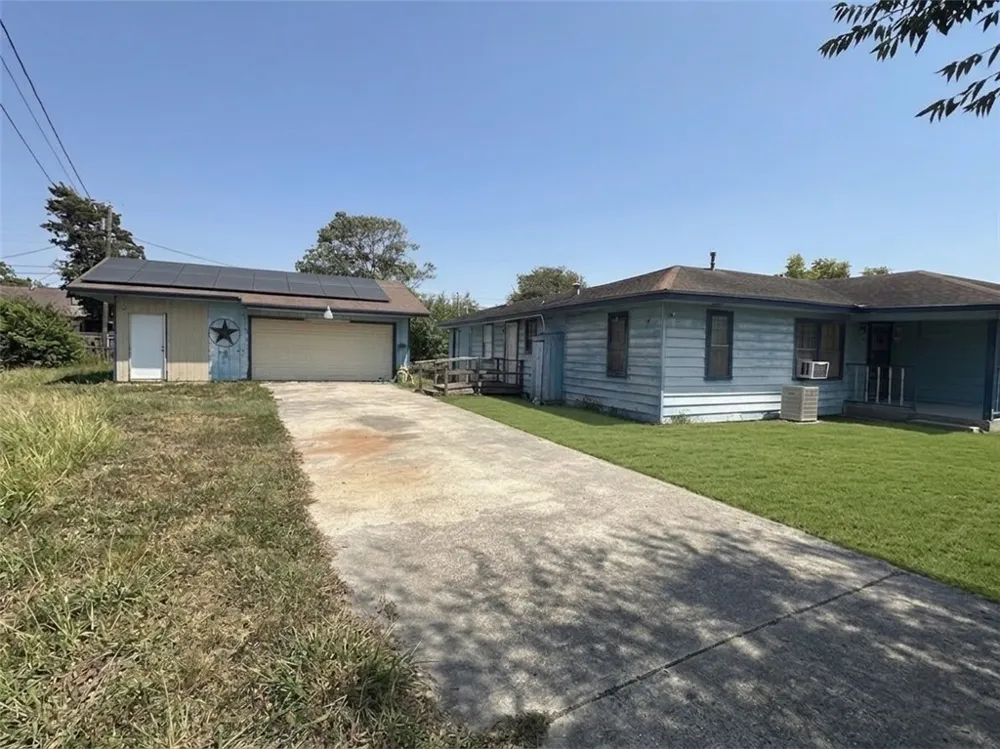 801 Ruben Chavez Robstown, TX 78380