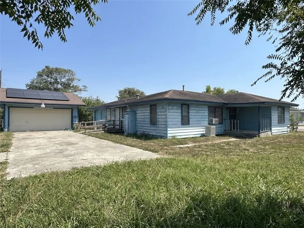 801 Ruben Chavez Robstown, TX 78380