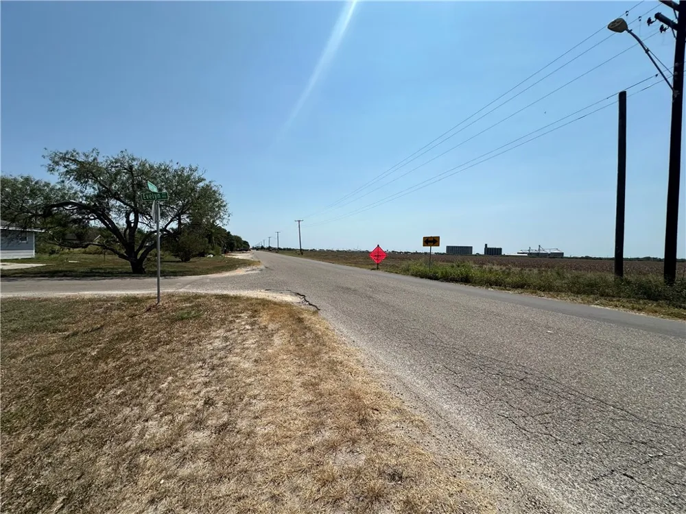 801 Ruben Chavez Robstown, TX 78380