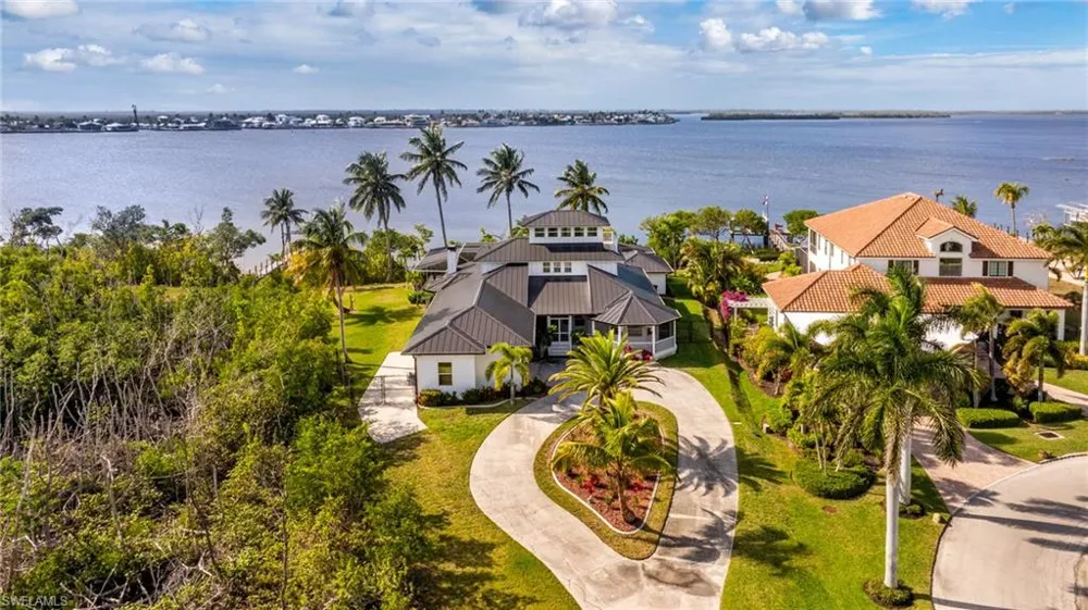 12201 Shoreview Drive Matlacha, FL 33993