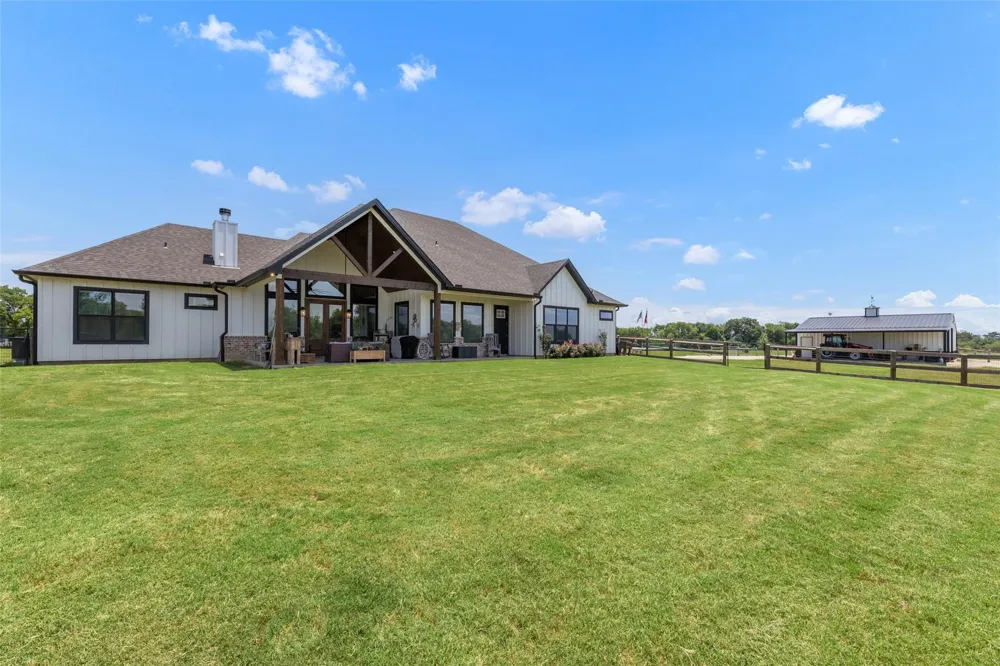 9163 Fm 46 Franklin, TX 77856