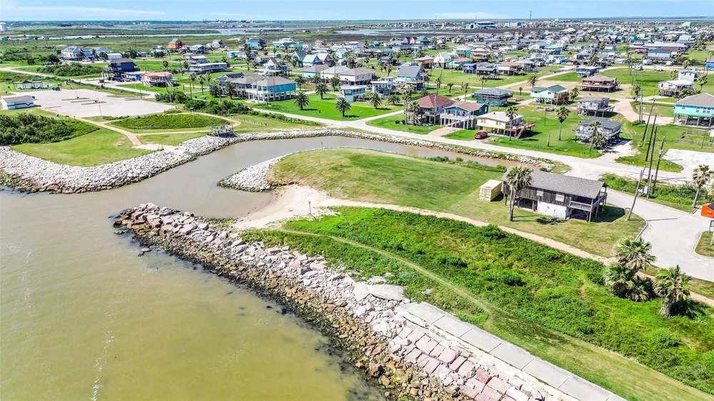 1018 Militia Drive Surfside Beach, TX 77541