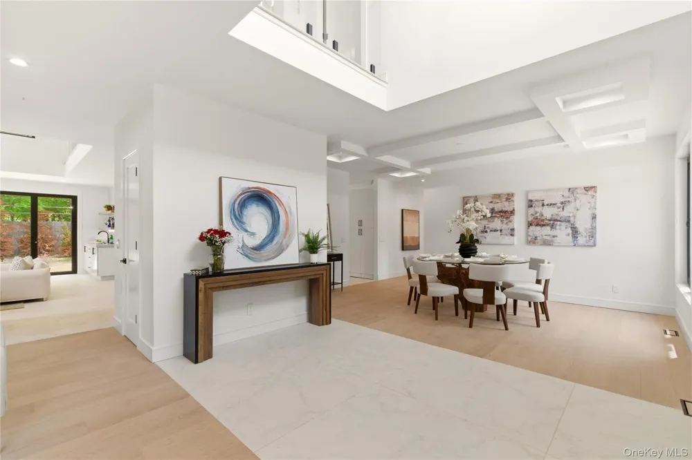 97 Parkway Drive Roslyn Heights, NY 11577