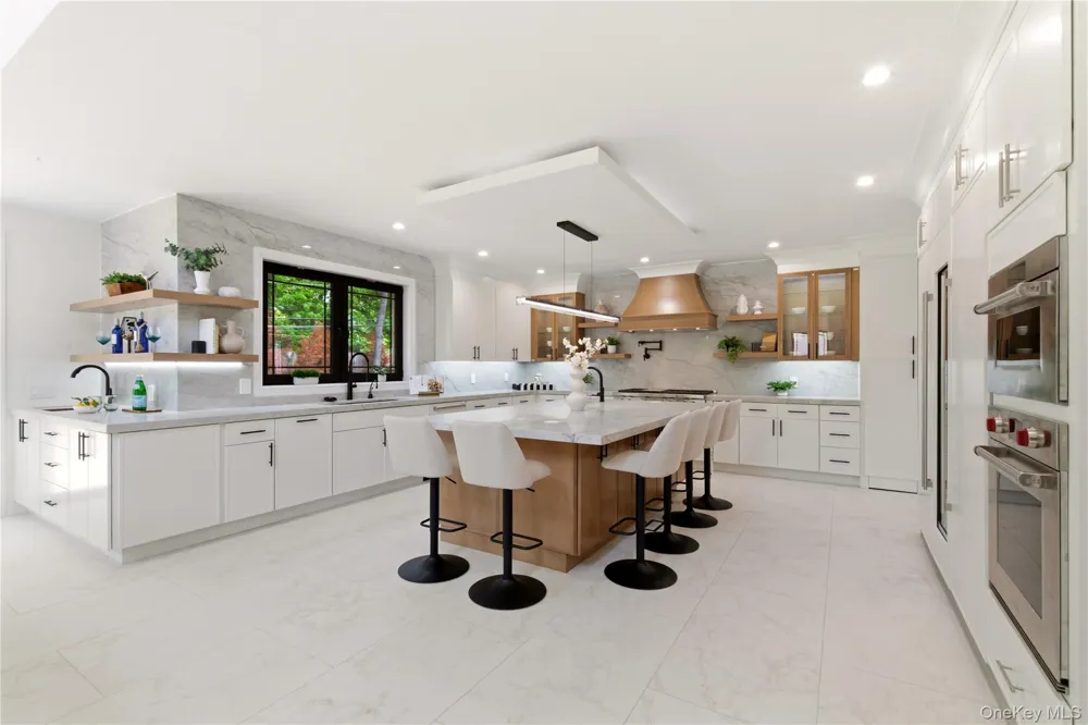 97 Parkway Drive Roslyn Heights, NY 11577
