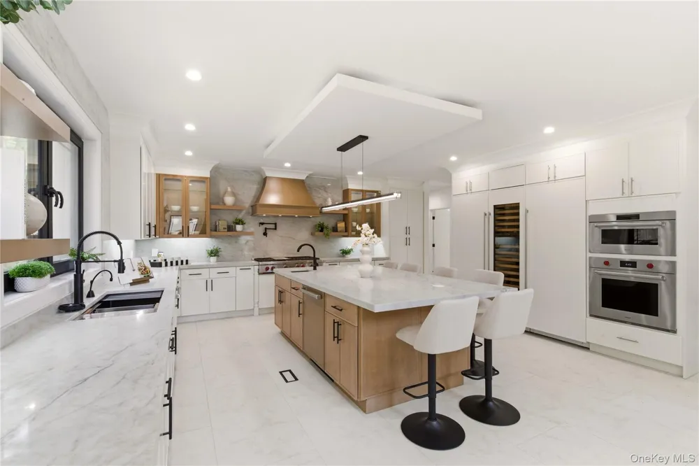 97 Parkway Drive Roslyn Heights, NY 11577