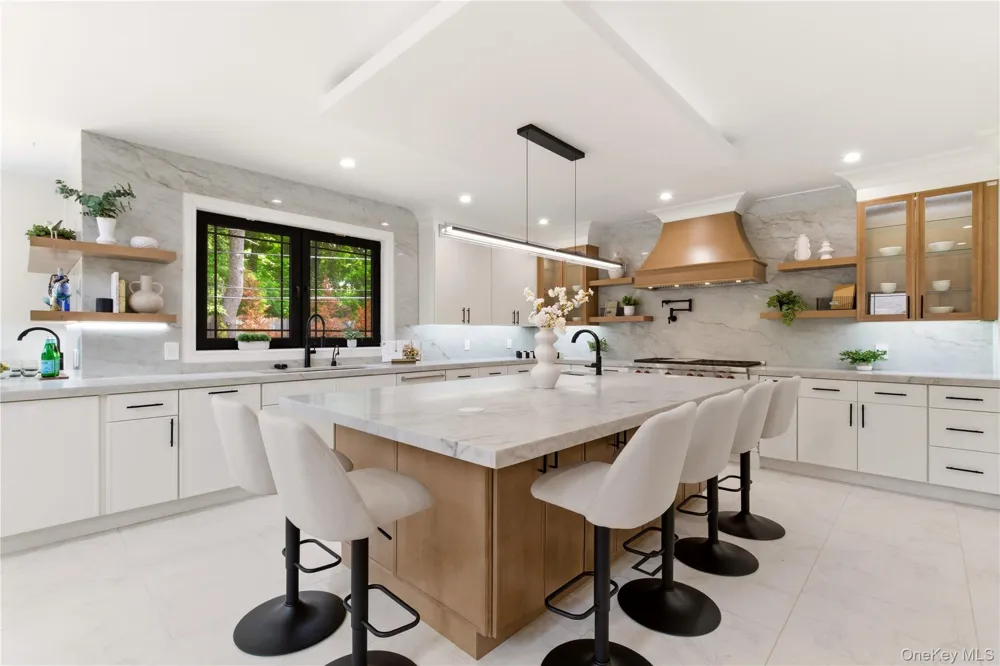 97 Parkway Drive Roslyn Heights, NY 11577