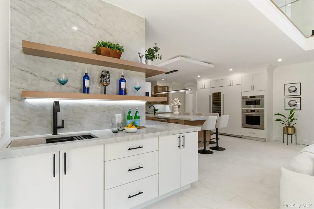 97 Parkway Drive Roslyn Heights, NY 11577