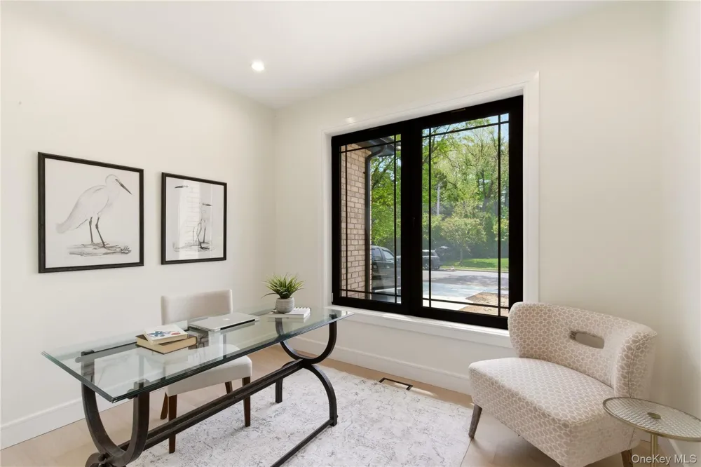 97 Parkway Drive Roslyn Heights, NY 11577