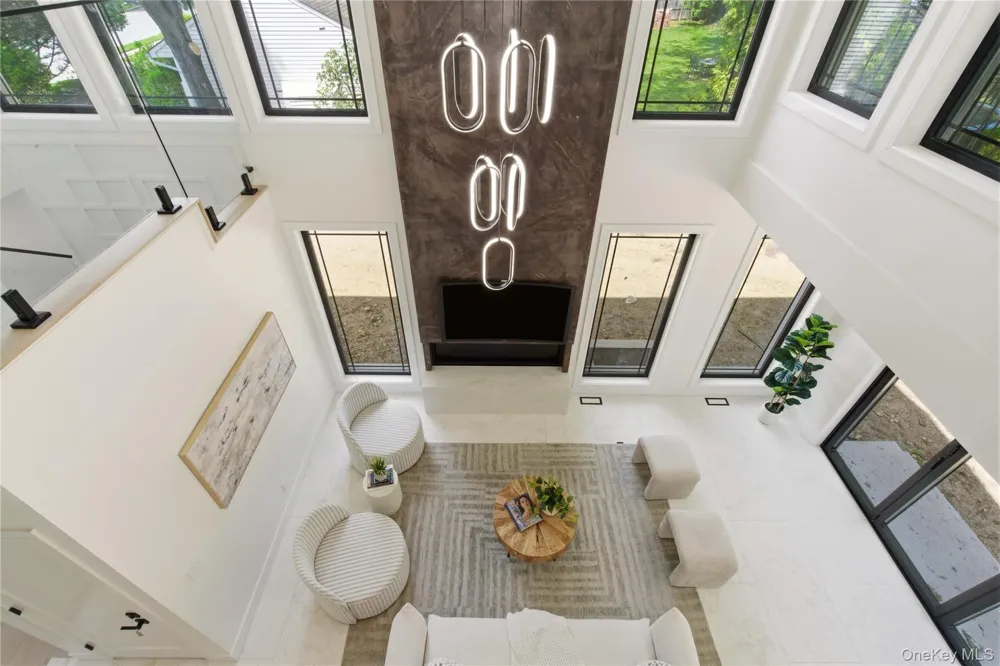 97 Parkway Drive Roslyn Heights, NY 11577