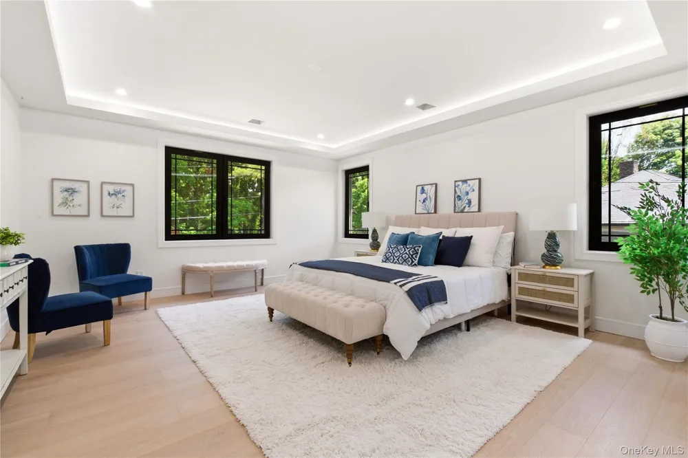 97 Parkway Drive Roslyn Heights, NY 11577
