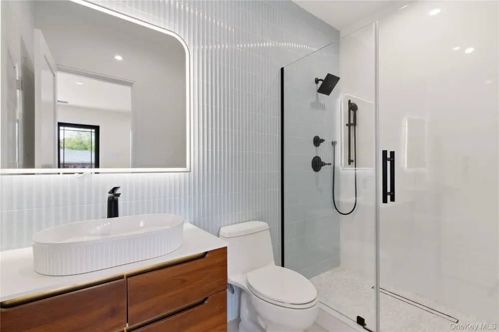 97 Parkway Drive Roslyn Heights, NY 11577
