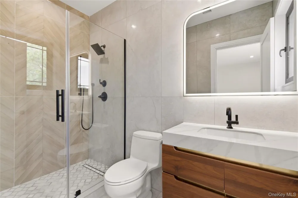 97 Parkway Drive Roslyn Heights, NY 11577