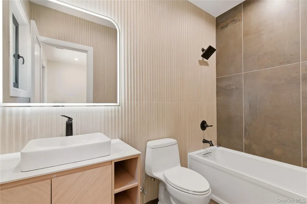 97 Parkway Drive Roslyn Heights, NY 11577