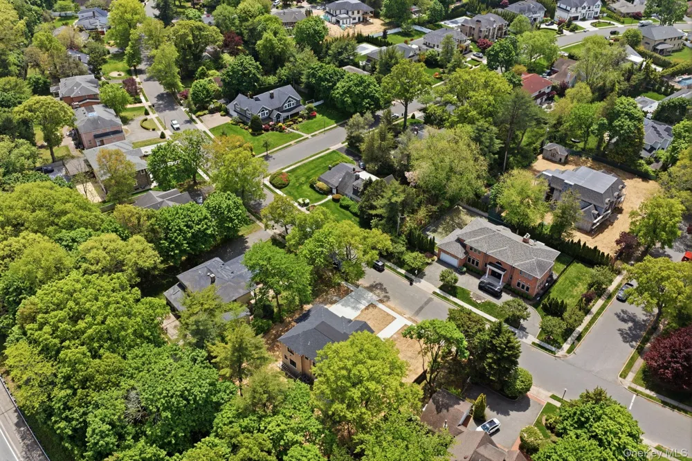 97 Parkway Drive Roslyn Heights, NY 11577