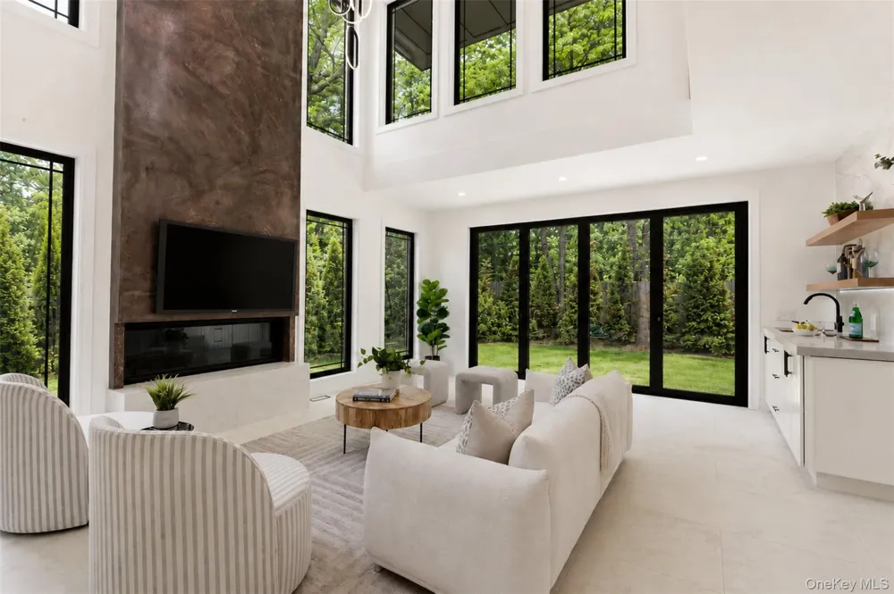 97 Parkway Drive Roslyn Heights, NY 11577