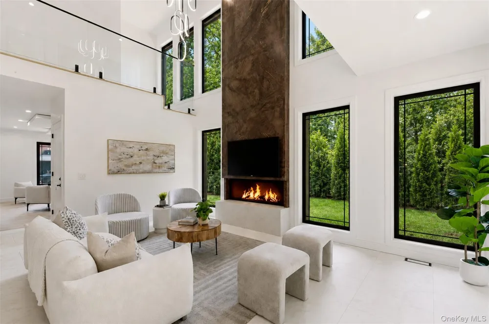 97 Parkway Drive Roslyn Heights, NY 11577