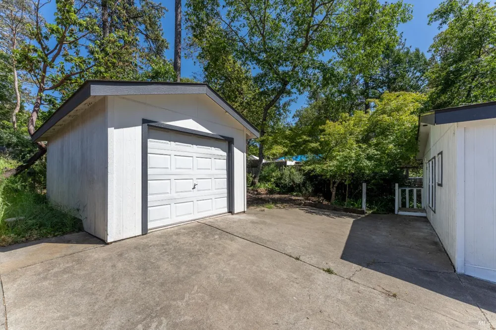 1221 Magnolia Street Willits, CA 95490