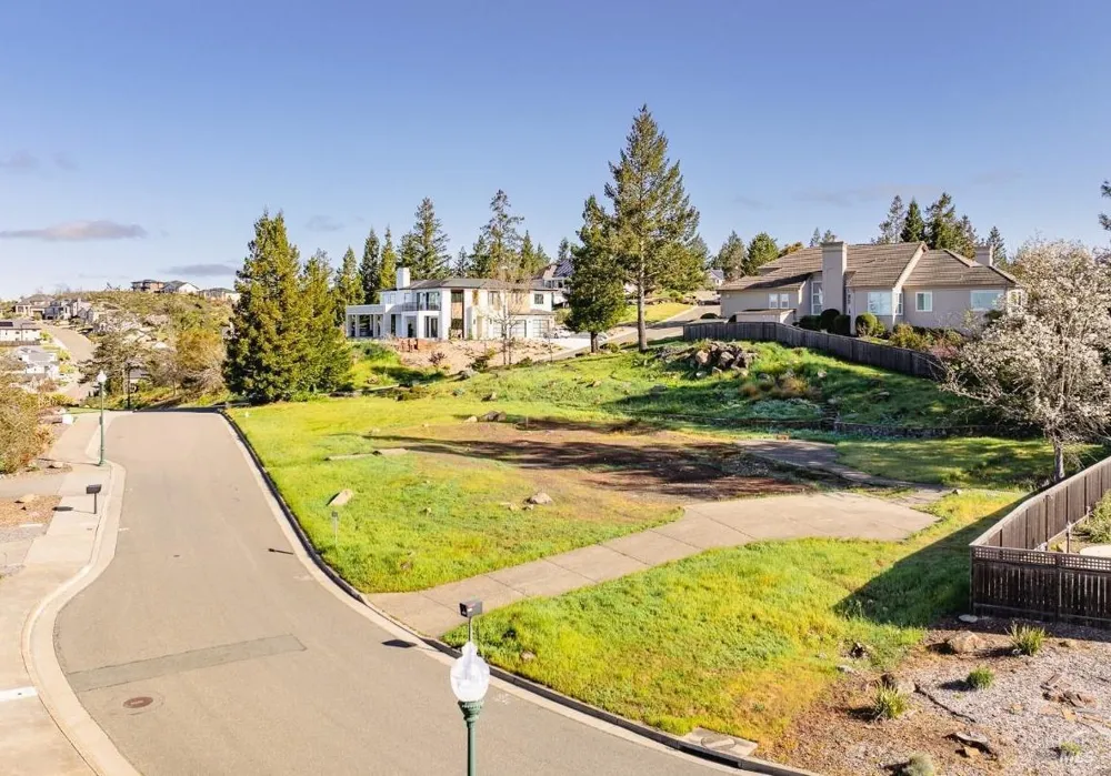 3698 Rocky Knoll Way Santa Rosa, CA 95404