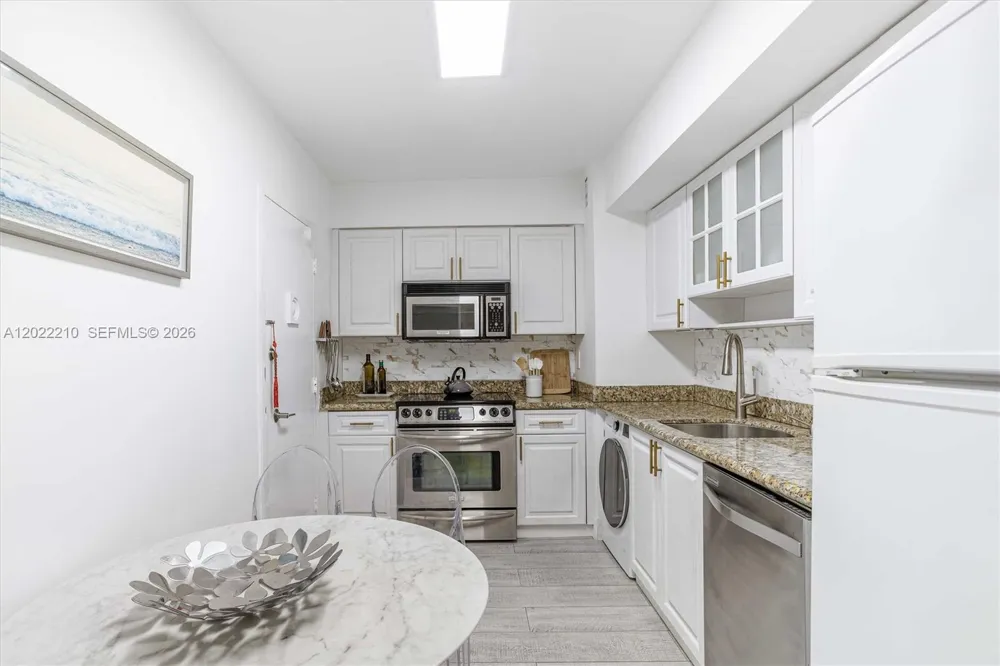 9195 NE Collins Ave #1104 Surfside, FL 33154