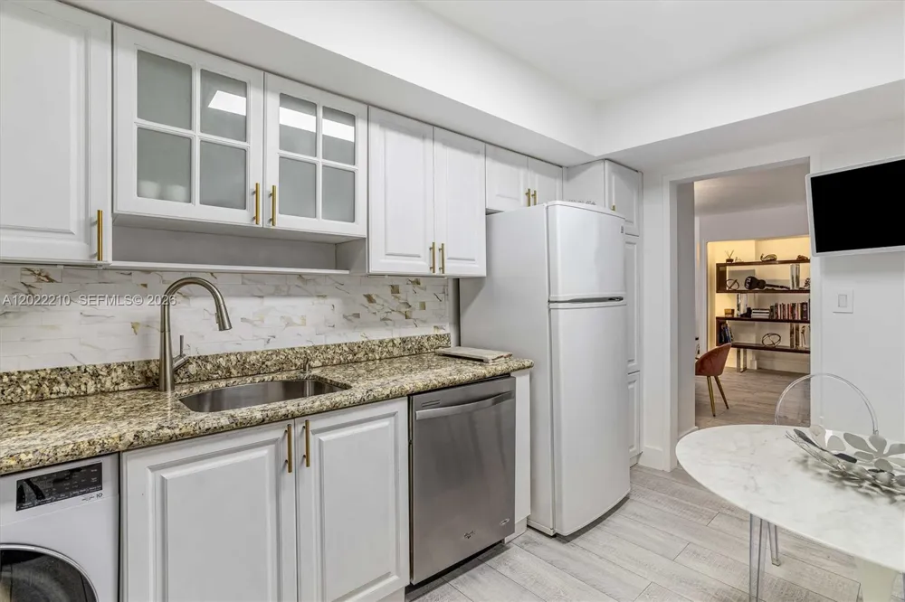 9195 NE Collins Ave #1104 Surfside, FL 33154