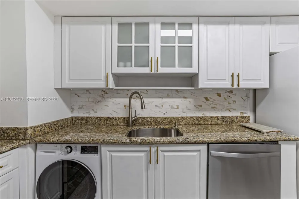 9195 NE Collins Ave #1104 Surfside, FL 33154