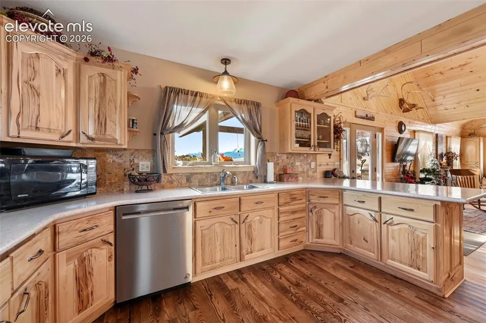 29 Howe Road Westcliffe, CO 81252