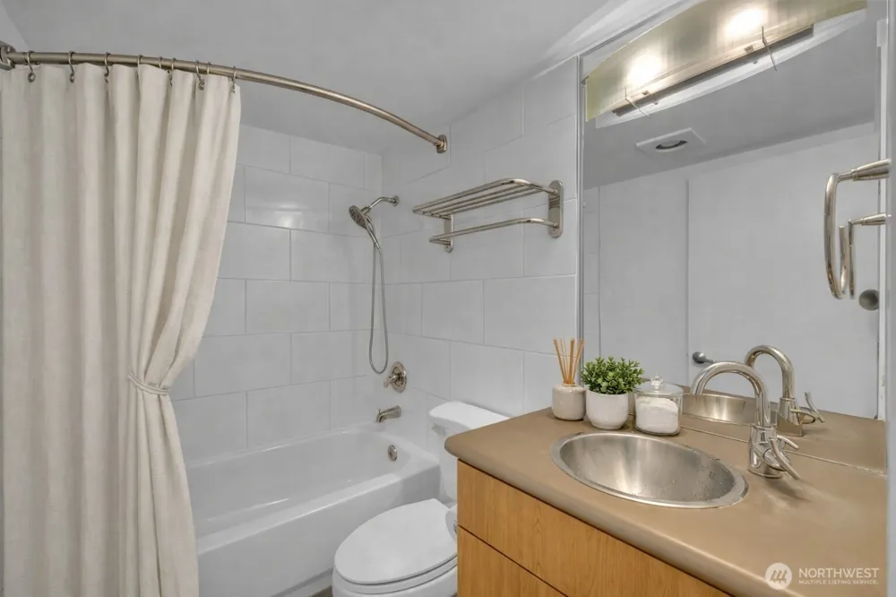 3401 Wallingford Avenue #210 Seattle, WA 98103