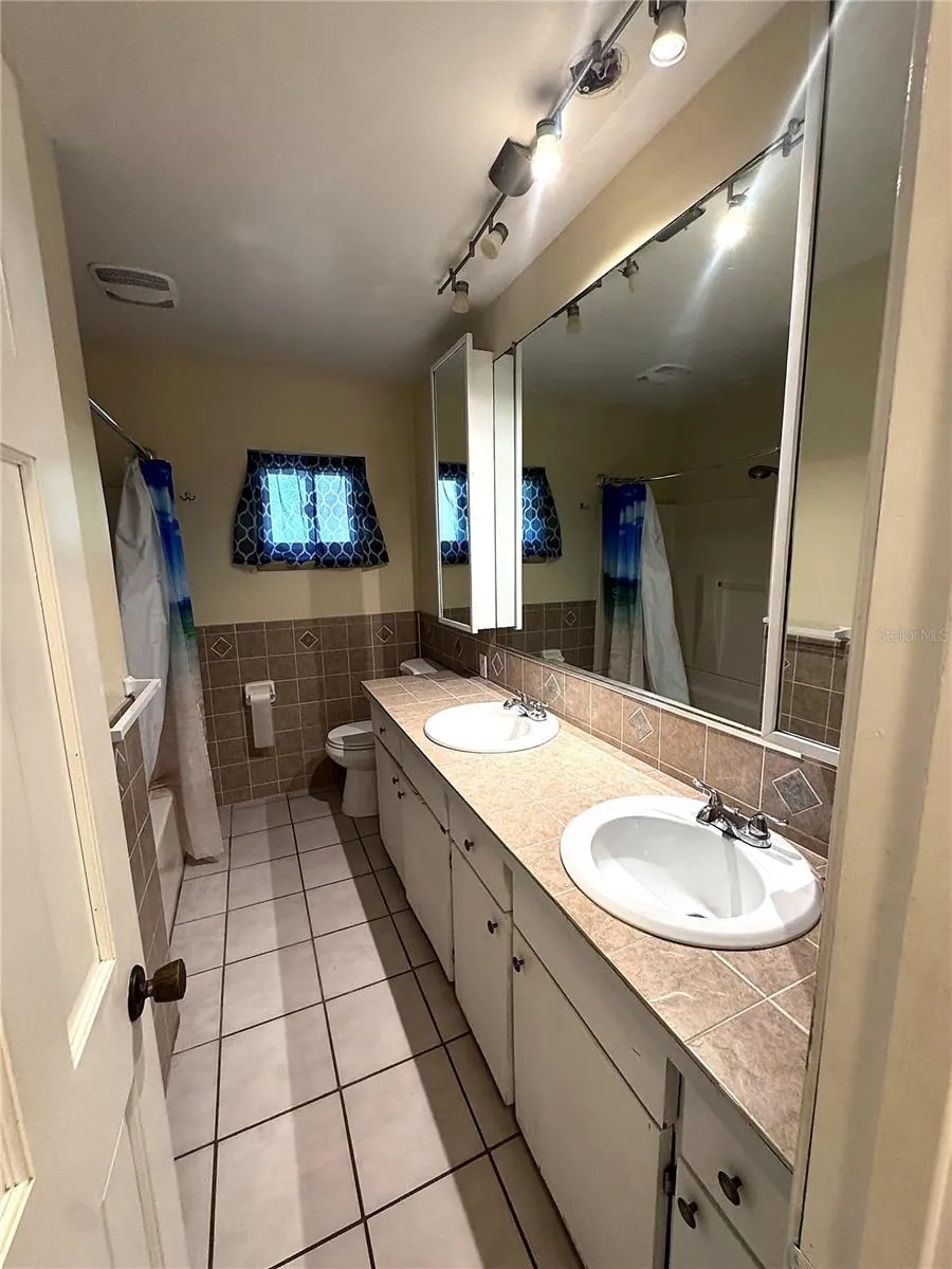 3 ELIZABETH DRIVE E Palm Coast, FL 32137