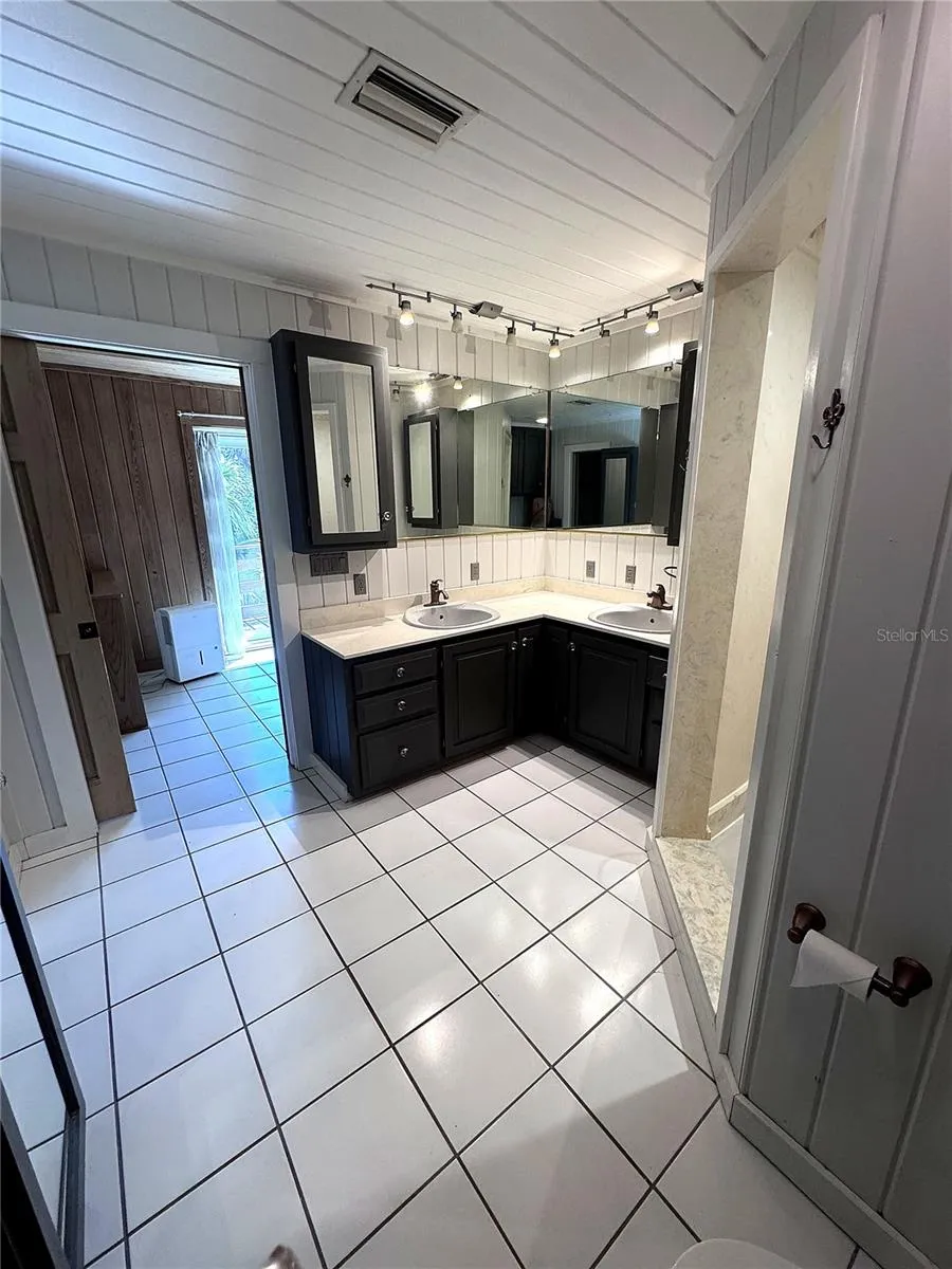 3 ELIZABETH DRIVE E Palm Coast, FL 32137