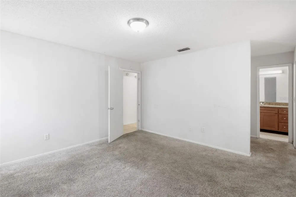8412 RENALD BOULEVARD Tampa, FL 33637