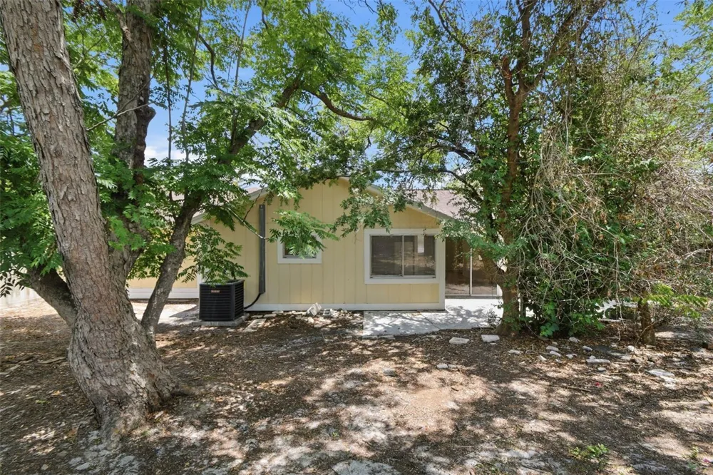 8412 RENALD BOULEVARD Tampa, FL 33637