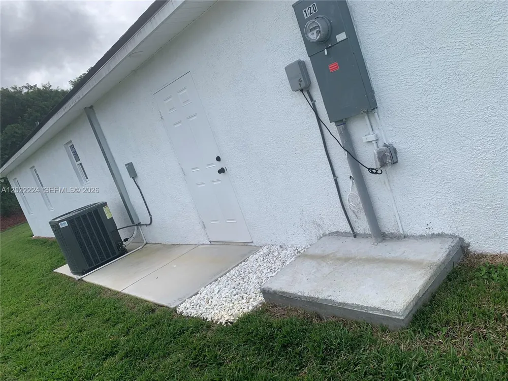 120 CLINTON AVENUE Lake Placid, FL 33852