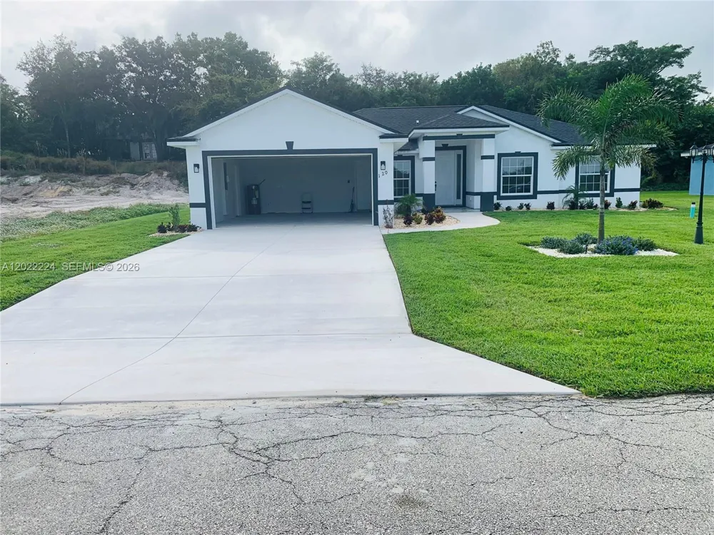 120 CLINTON AVENUE Lake Placid, FL 33852