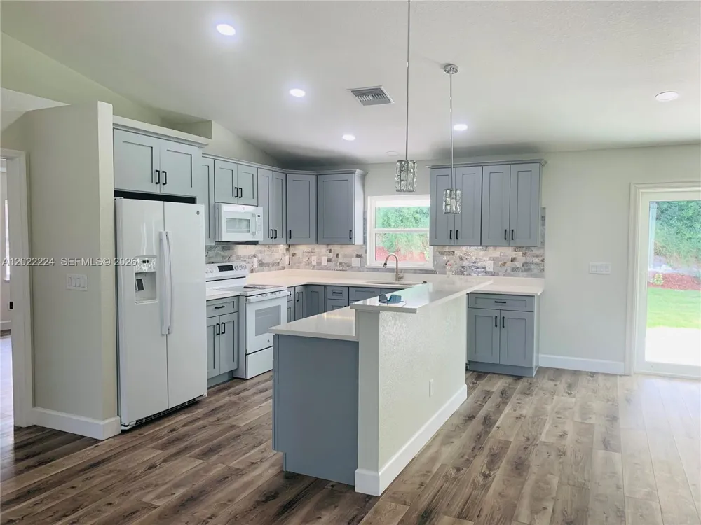 120 CLINTON AVENUE Lake Placid, FL 33852