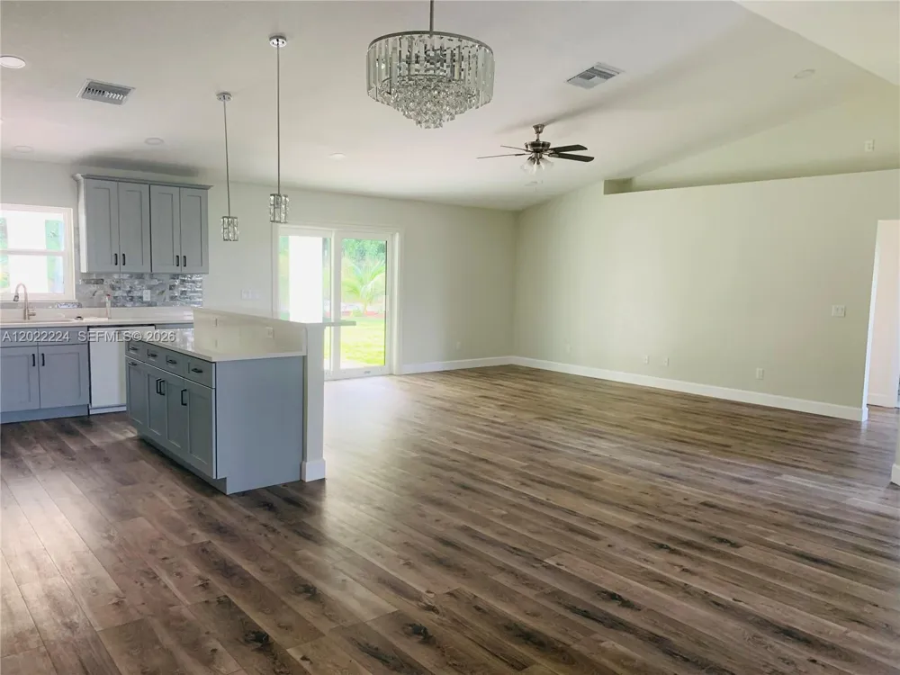 120 CLINTON AVENUE Lake Placid, FL 33852