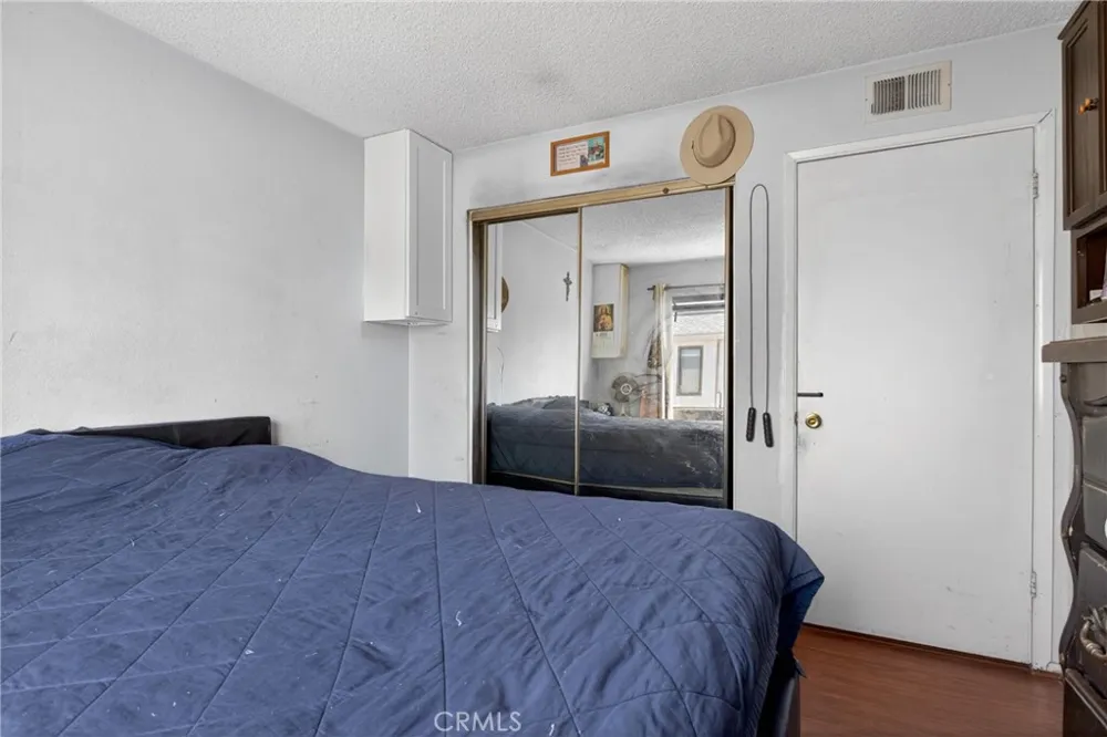 14287 foothill Boulevard #14 Sylmar, CA 91342