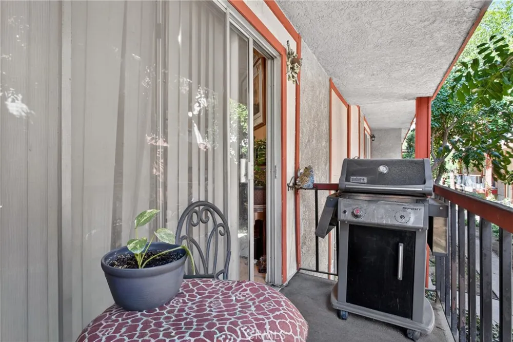 14287 foothill Boulevard #14 Sylmar, CA 91342