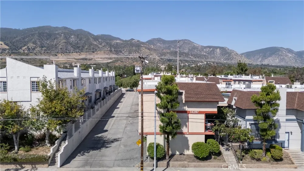 14287 foothill Boulevard #14 Sylmar, CA 91342