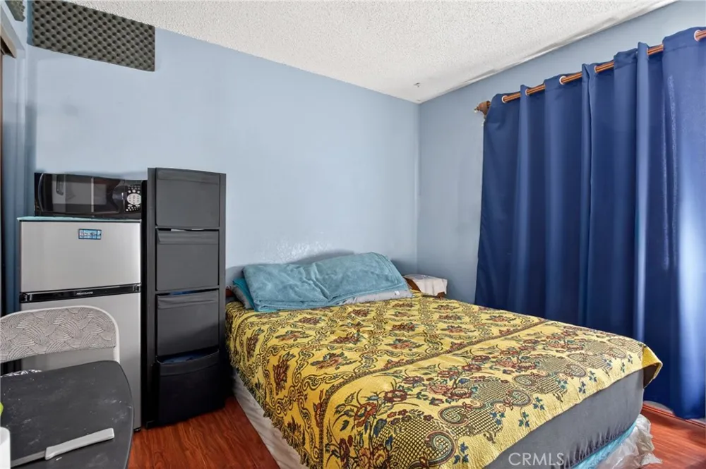 14287 foothill Boulevard #14 Sylmar, CA 91342