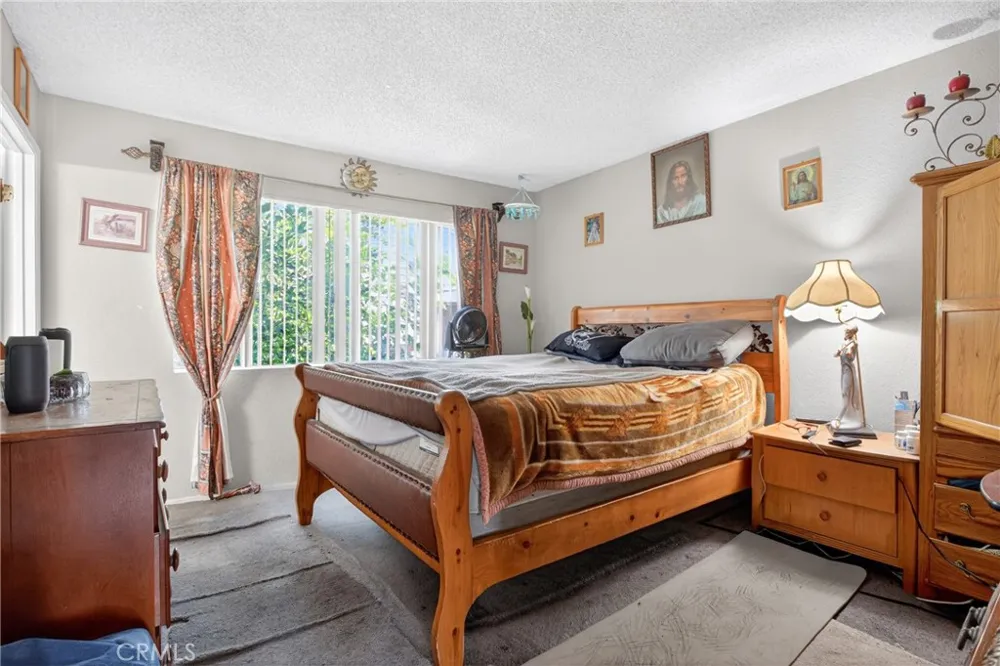 14287 foothill Boulevard #14 Sylmar, CA 91342