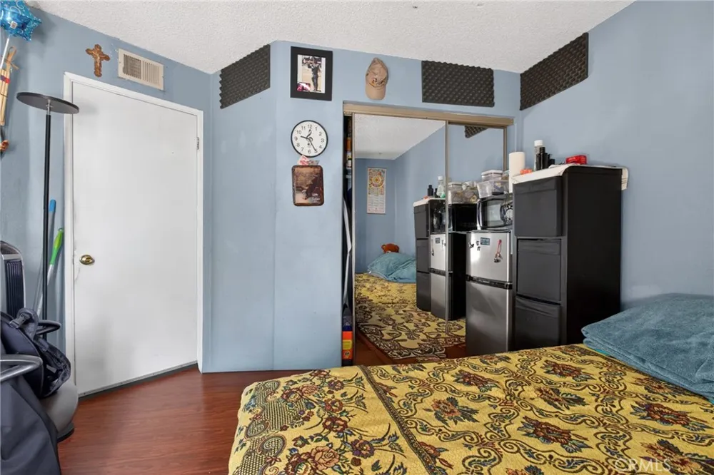 14287 foothill Boulevard #14 Sylmar, CA 91342