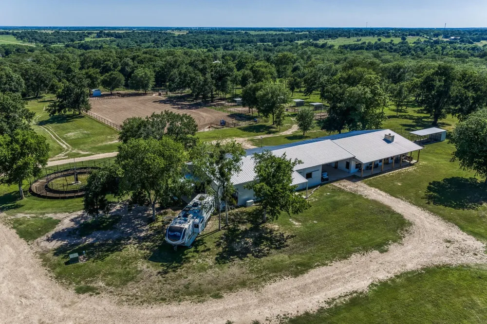 16597 Fm 912 Washington, TX 77880