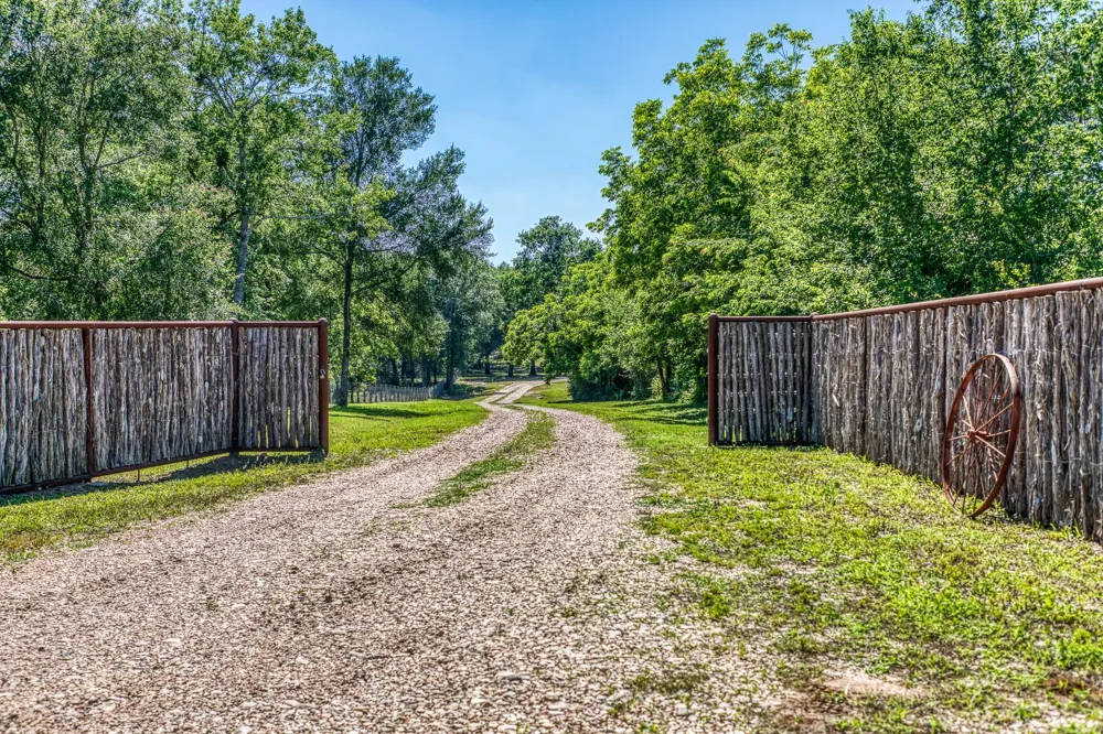 16597 Fm 912 Washington, TX 77880